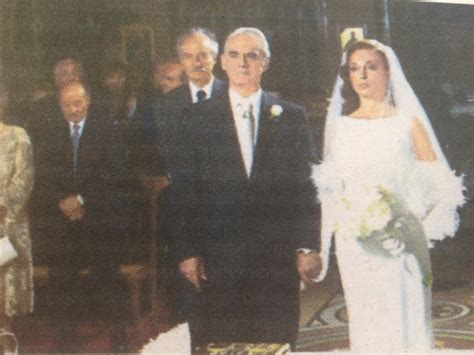 Λίγη ώρα αφού έγινε γνωστή η είδηση για τον θάνατο του άκη τσοχατζόπουλου, η σύζυγος του βίκυ σταμάτη προχώρησε σε μερικές συγκινητικές . Βίκυ Σταμάτη: Ο Άκης ήθελε γάμο στο Παρίσι