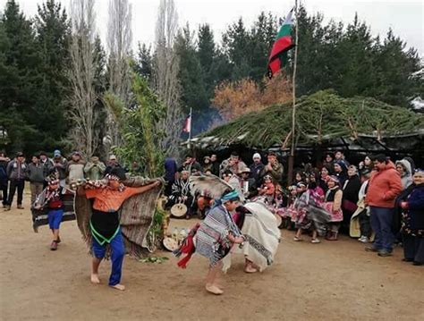 We tripantu celebración, agradecimientos y rituales a la tierra, un nuevo equinoccio y solsticio, un nuevo ciclo de vida. El We Tripantu o Año Nuevo Mapuche
