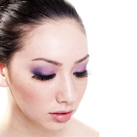 This can be done at home, at the very least! Man-eater false eyelashes, easy to remove and clean.