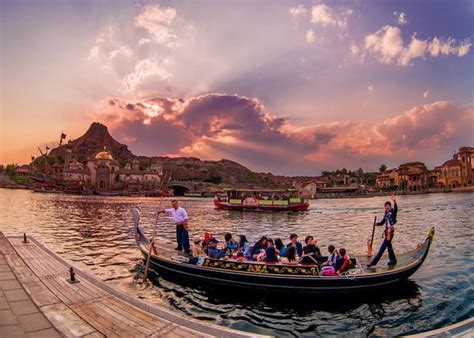 Tokyo is japan's bustling capital and the world's most populous metropolis. Best Tokyo DisneySea Attractions & Ride Guide - Disney ...