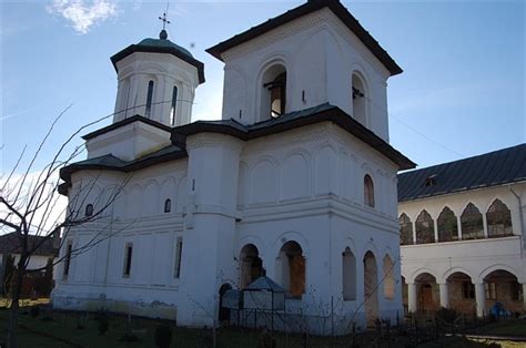 Mănăstirea Mamu bijuteria brâncovenească din mijlocul comunei unde oamenii au uitat de