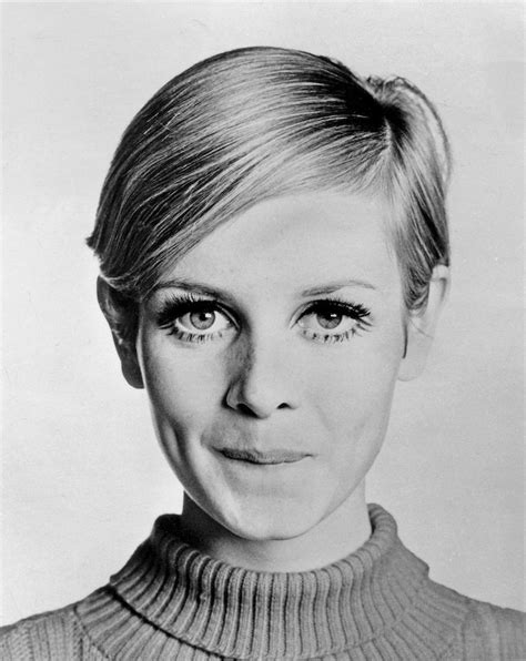 The 11 Best 60s Makeup Looks That Are So Iconic Who What Wear Uk