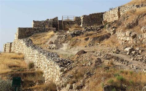 Ancient City Wall Unearthed In Lachish