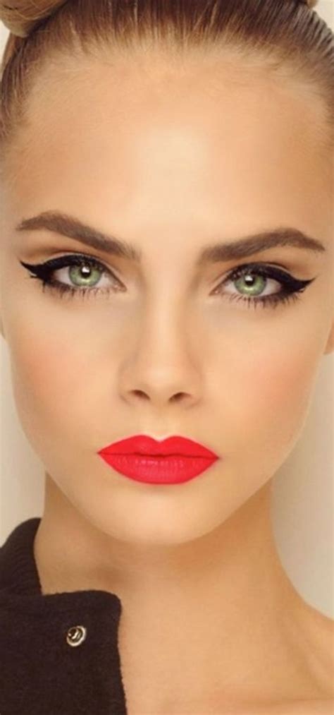 11 Clever Eye Makeup Tips To Go With Red Lipstick Christmas Eye Makeup Red Lip Makeup