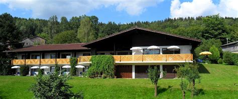 Since 2014, haus am waldsee has regularly been offering yoga classes open to all. Hotel Haus am Berg | Bayerischer Wald