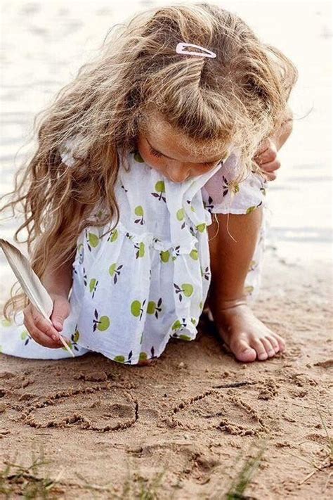 Pin Von Hannele H Auf Walking Barefoot Through The Sand Foto Kinder