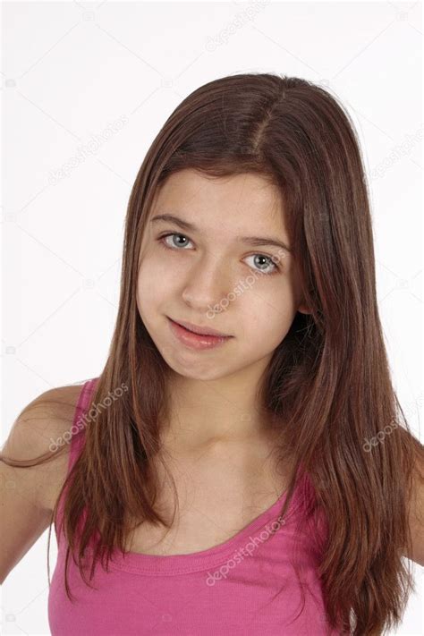 ピンクの服の素敵な十代の少女の Portret — ストック写真 © Sophidante 9682887