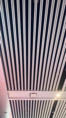 China Wood Grain Aluminum U Shape Square Tube Metal Baffle Ceiling