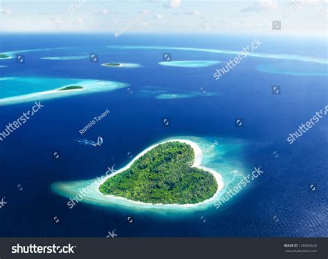 820 Heart Island Maldives Images Stock Photos And Vectors Shutterstock