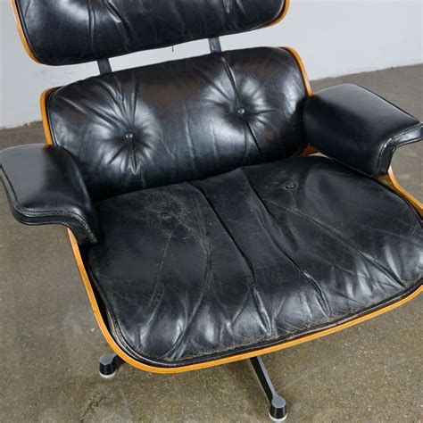 Vintage Rosewood And Black Leather Eames Lounge Chair By Herman Miller