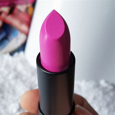 Ridzi Makeup New Maybelline Vivid Matte Lipstick Vivid 2 Neon Pink