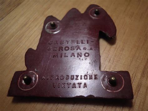 89 thème de collection : indentification d'un insigne italien