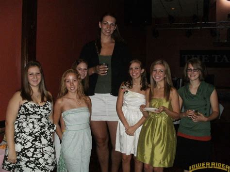 5 Struggles Of Being The Tall Girl