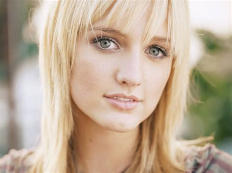 欧美音乐Weblog Ashlee Simpson Pieces of Me