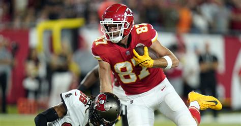Chiefs Travis Kelce Passes Rob Gronkowski For 5th Most Receiving Yards By Te News Scores