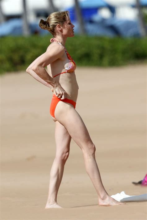 Hot And Sexy Julie Bowen Bikini Photos In Knockoutpanties