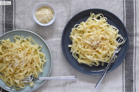 Fettucine o pasta con salsa alfredo Receta de cocina fácil sencilla y