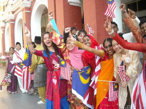 Tamadun india banyak mempengaruhi adat dan budaya masyarakat melayu di malaysia. Pemakaian Baju Traditional Melayu | MyBaju Blog