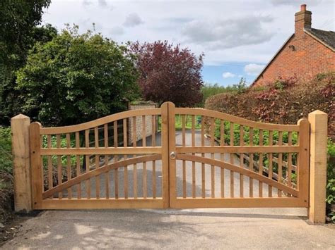 Entrance And Driveway Gates In Oxfordshire Trentwood Fencing Wooden
