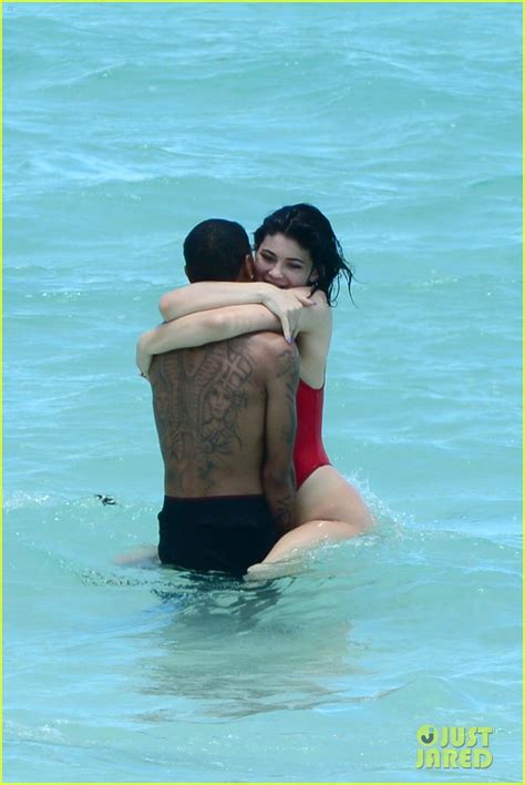 Photo Kylie Jenner Celebrates Th Birthday At Beach With Tyga Kendall More Photo
