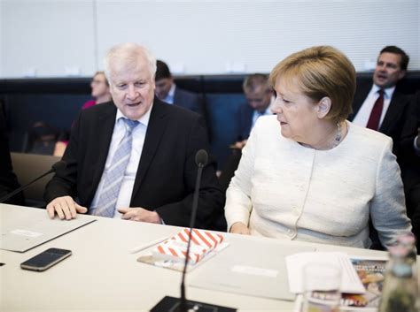 Bundeskanzlerin Angela Merkel Cdu Begruesst Bundesinnenminister Horst