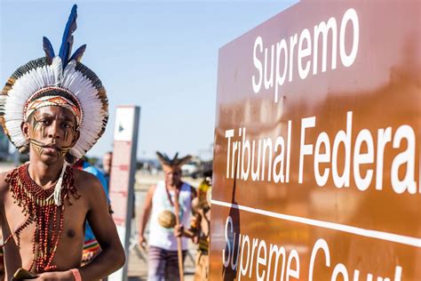 ato em defesa dos direitos indígenas em frente ao stf em 2017 foto apib