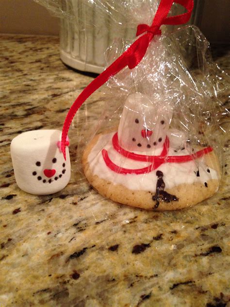 Melted Snowman Cookies With Marshmallows Great For Winter Treats