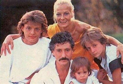 Cómo Es La Misteriosa Vida De Sergio Basteri El Hermano Menor De Luis Miguel Que Se Alejó De Su