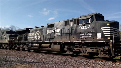 Ns 9252 Operation Lifesaver Trails On Ns 111 In Centralia Il Youtube