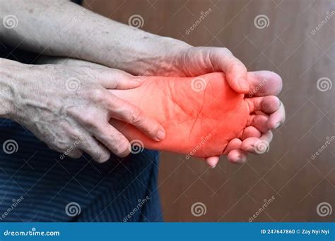 Tingling And Burning Sensation In Foot Of Asian Man Foot Pain Sensory