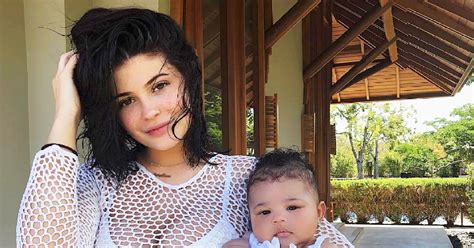 Kylie Jenner Shares 3 Month Old Stormi Pic While Vacationing With Travis