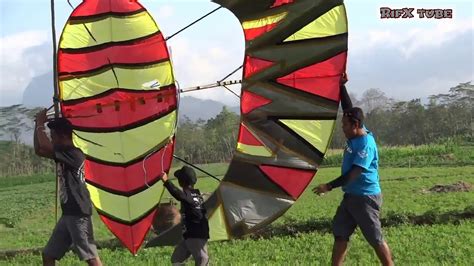 Gambar foto lukisan pemandangan alam gunung, desa, kampung, kota, bawah laut, hitam putih 1. Cara Membuat Layangan Terbesar - Layangan Unik