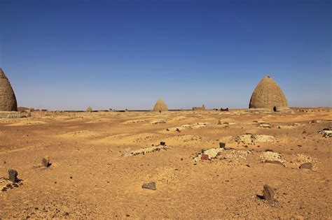 Premium Photo Ancient Ruins Old Dongola In Sudan Sahara Deser Africa