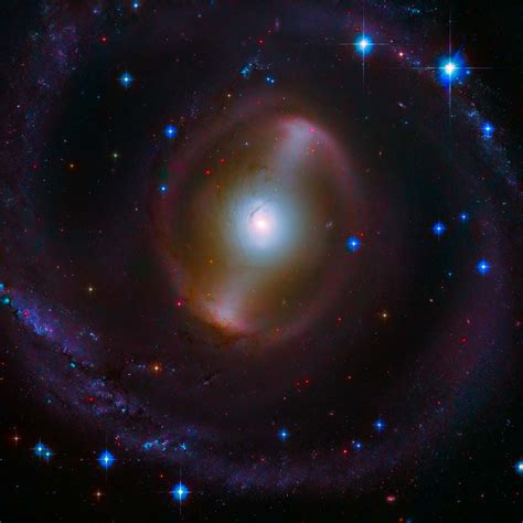 A galáxia foi descoberta pelo astrônomo britânico nascido na alemanha william herschel em 12 de março de 1785. Galaxia Espiral Barrada 2608 - La galaxia espiral barrada NGC 7541 / La galaxia espiral barrada ...