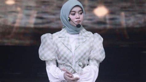 Juara satu dia sabet dengan segenap kemampuannya. Chord Gitar dan Lirik Lagu Egois Dinyanyikan Lesti Kejora, 'Sedikit Mengalah, Kasih' - Tribun ...