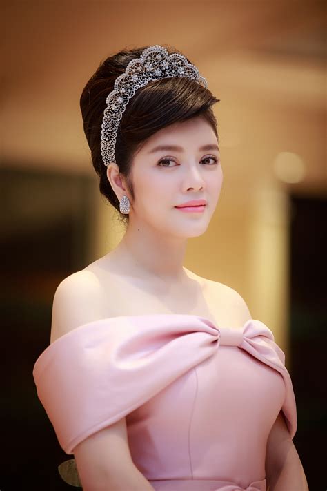 Tin tức hàng ngày showbiz việt thứ ba, 10/08/2021 22:11:44 hotline: Lý Nhã Kỳ đẹp lộng lẫy với đầm hiệu và trang sức kim cương