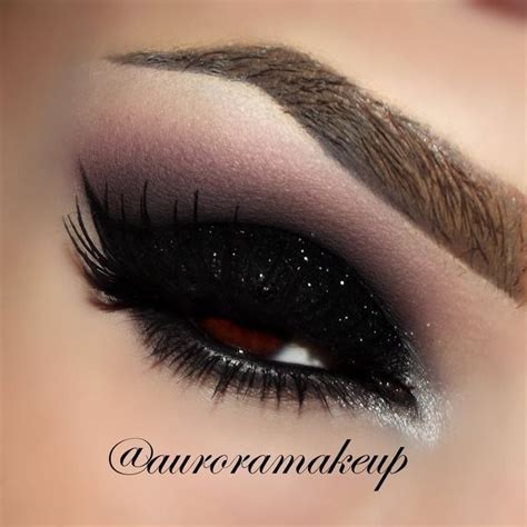 These ten gothic eye makeup tips will show you the key to gorgeous gothic looks that are enticing. 14 Amazing Glittery Eye Makeup Looks - Pretty Designs