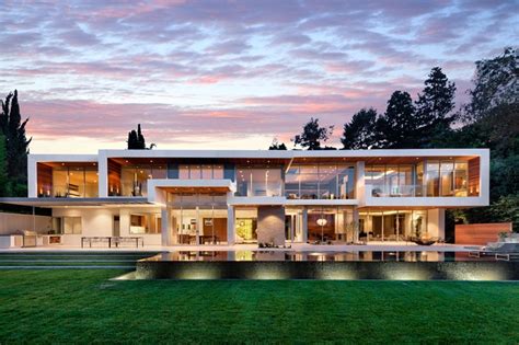One man is building a house so enormous, and so absurdly lavish,. World of Architecture: When Modern Mansions Go Big And ...
