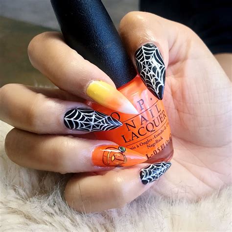 How Perfect Are These Disney Halloween Nails Photo Via Yyasmeenn Shes Ready For Halloween