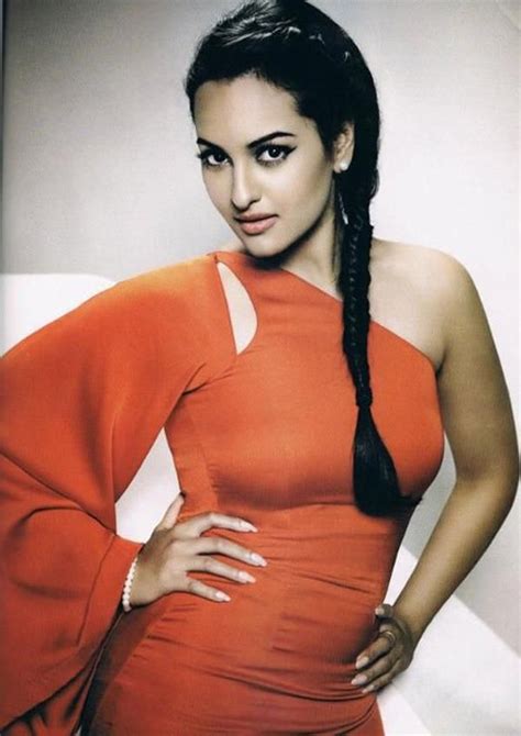 Sonakshi Sinha Bollywood Fashion Curvy Celebrities Sonakshi Sinha