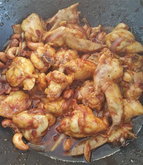 Ayam ni lebih kurang ayam masak merah biasa tapi ada kelainannya yang tersendiri. Che' Puan Konot: Resepi Ayam Masak Gajus
