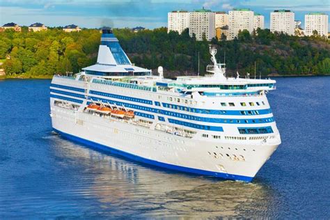 Grote Cruisevoering In Haven Van Stockholm Zweden Stock Afbeelding
