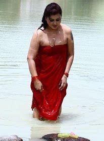 Beauty Galore HD Sona Heiden Bathing In Petticoat Hot In The River