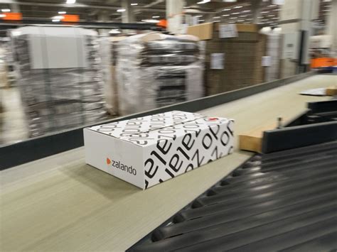 Zalando lounge is a shopping club for fashion and lifestyle. Zalando intègre à sa plateforme des boutiques locales