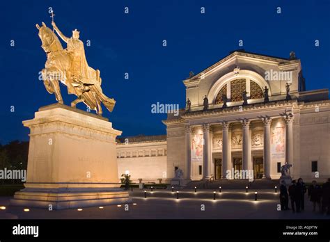 St Louis Art Museum In St Louis Missouri And Crusader King Louis Ix