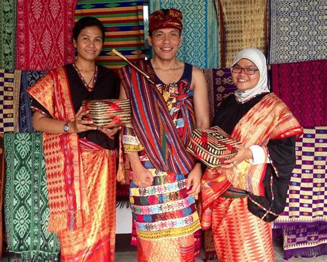 Pesan sekarang, bayar belakangan dengan agoda. Baju Adat Daerah Lombok - Pakaian Adat