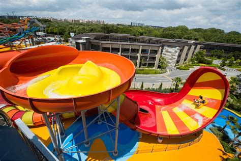 Wild Wild Wet Free Fall Drops Giant Water Slides To Beat The Heat