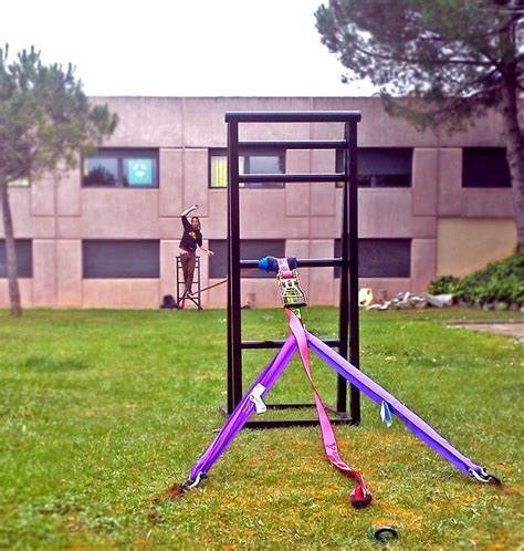 Wie kann man eine slackline im garten spannen, wenn man keine bäume zur verfügung hat? #slackline #slacklife #setup | Kinderspielplatz garten ...