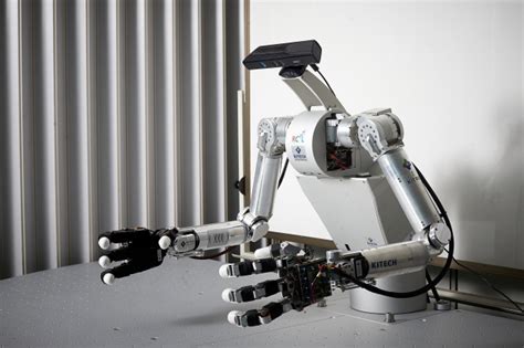 과학 국내 연구진 자유롭게 움직이는 로봇 손 개발 헤럴드경제
