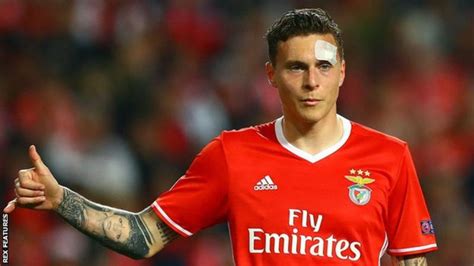 Lindelof was essentially playing in fort knox, with a £55 million rb doing half his job to the right and a £78 million cb to his left doing a third of his job. the_junes on Twitter: "Big fan of Victor Lindelof's Nancy ...